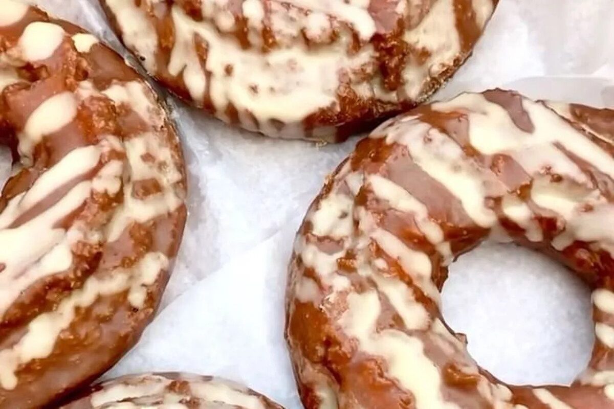 Greenpoint’s Beloved Peter Pan Bakery Teams Up With a Jewish Deli on Tahini-Coffee Doughnuts – NY Eater